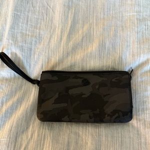 lululemon wallet - double-up pouch - black/grey camo